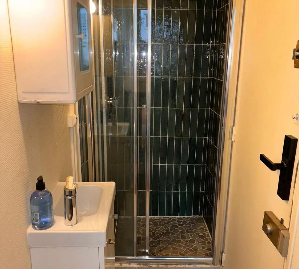 Charmante Place A Deux Pas De La Tour Eiffel Homestay *